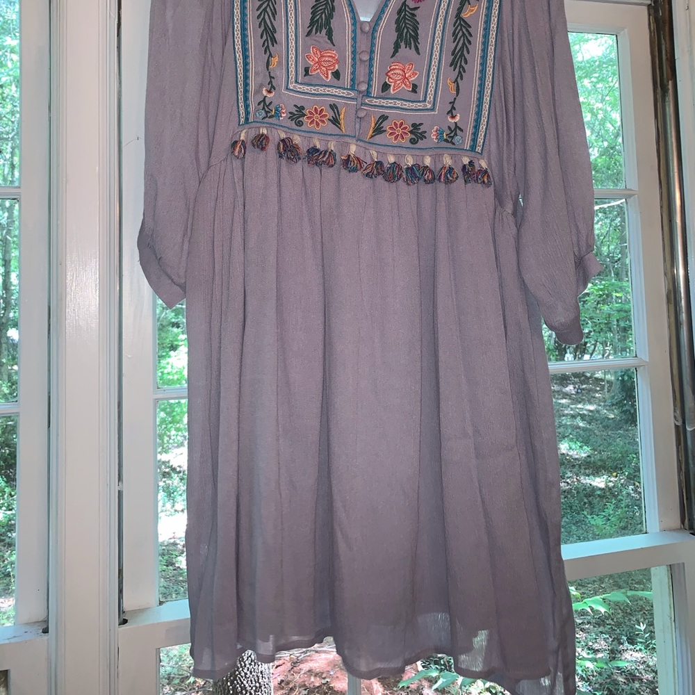 Poshmark 
Grey 3/4 sleeve flowy boho dress